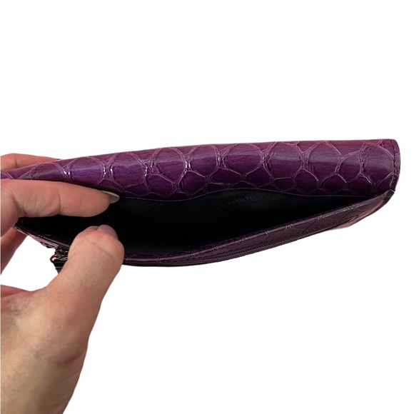 Purple handbag/purse and wallet. - Picture 9 of 16